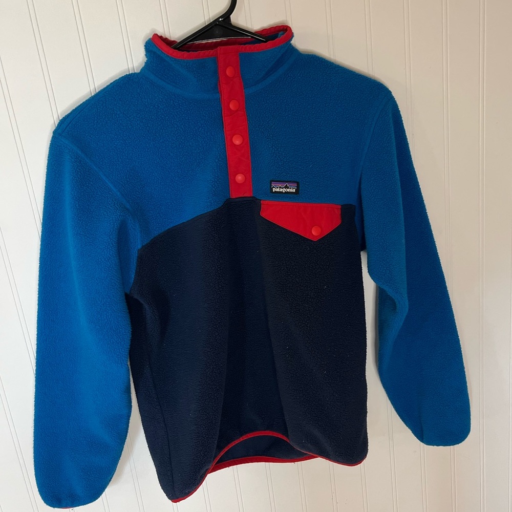 PATAGONIA SWEATSHIRT, LIKE NEW, BUTTON AVAILABLE, SOFT, BOYS SWEATSHIRT